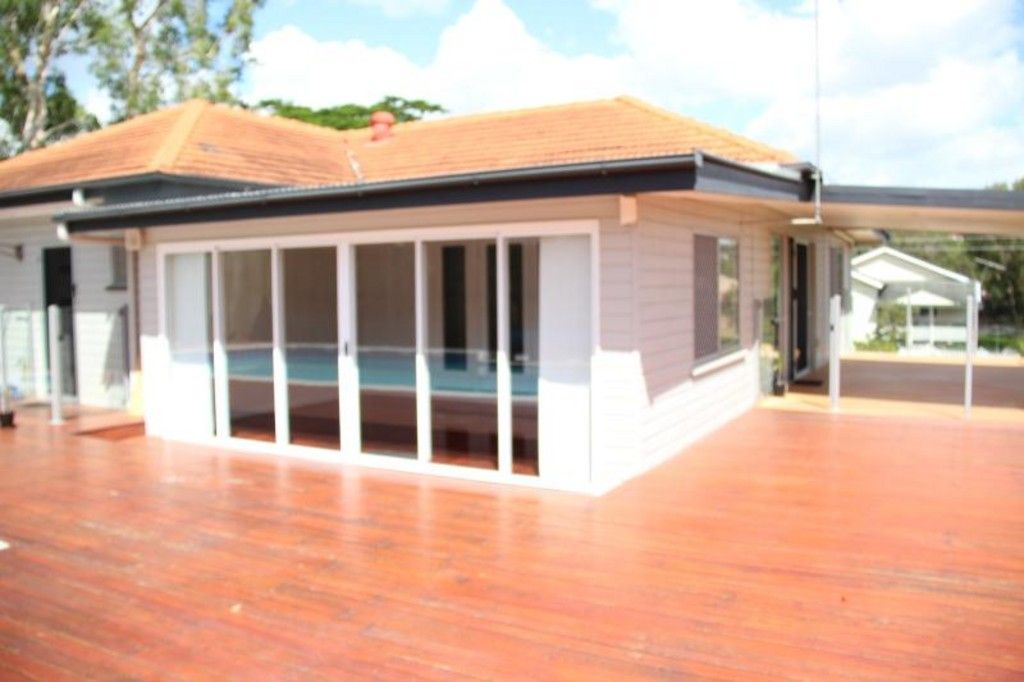 18 Embie Street, HOLLAND PARK WEST, QLD 4121