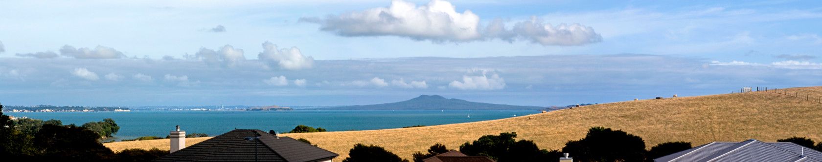 8 Fantail Crescent, MARAETAI, Manukau City