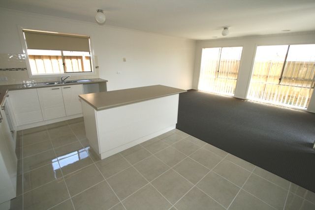 18 Rosella Grove, COWES, VIC 3922