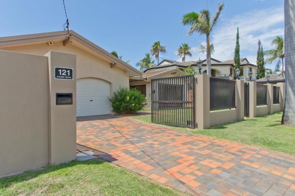 121 Amalfi Drive, ISLE OF CAPRI, QLD 4217