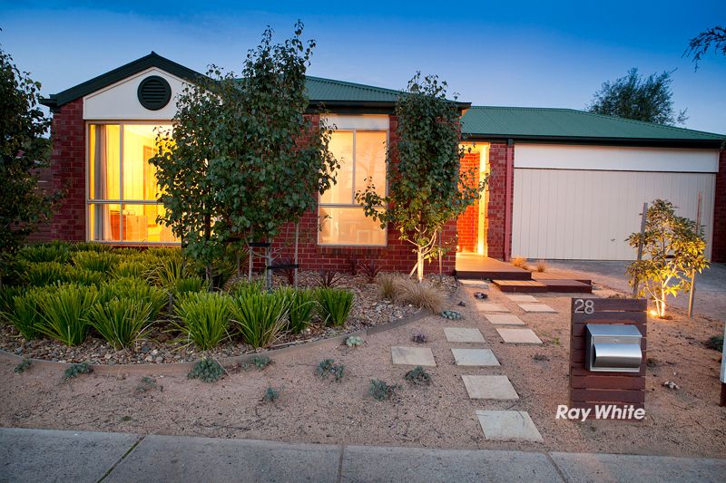 28 Lexton Drive, LANGWARRIN, VIC 3910