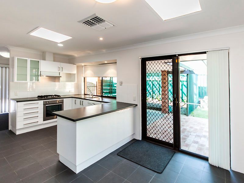 8 Coolabah Way, FORRESTFIELD, WA 6058