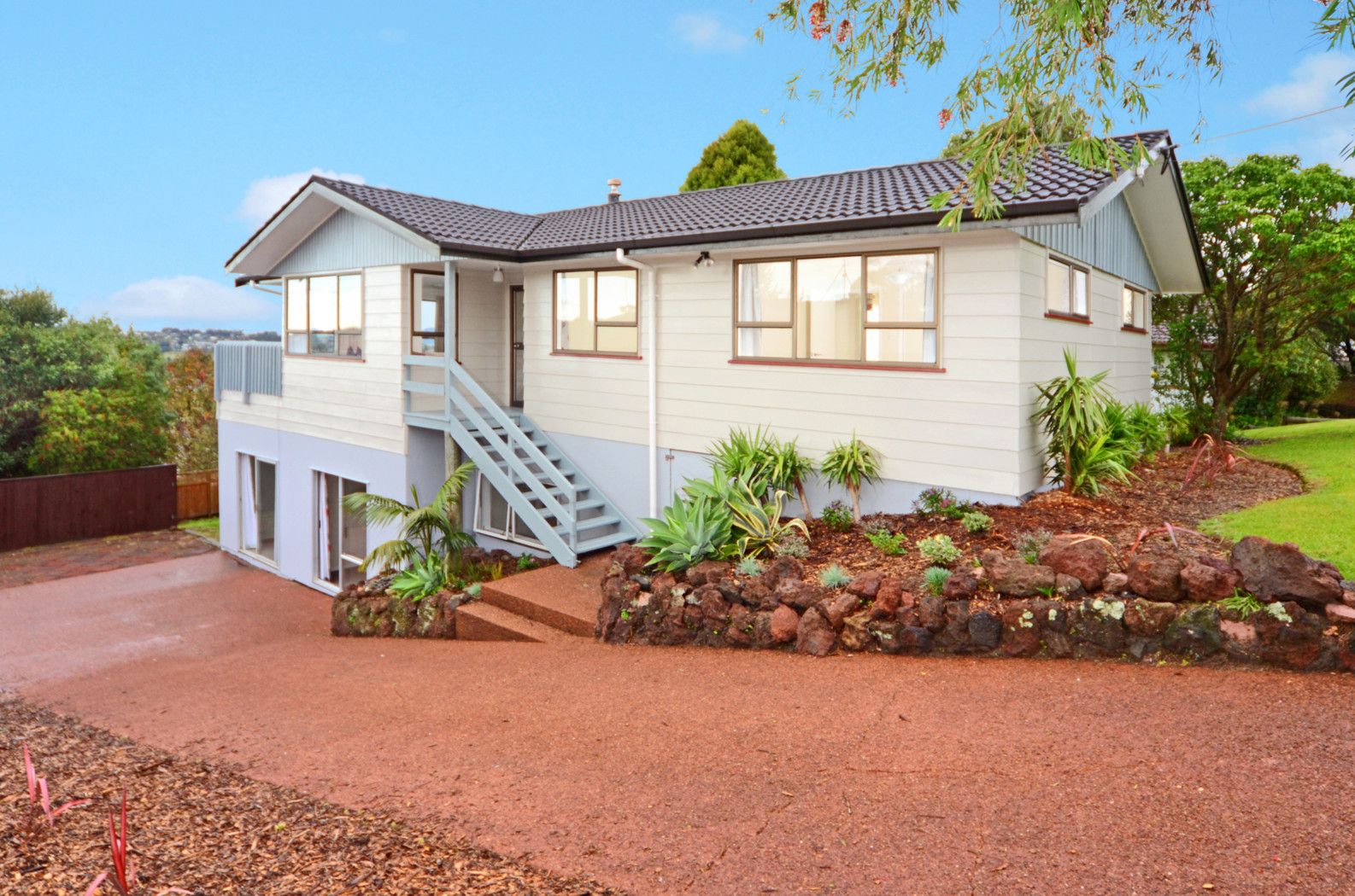 59 Sunset Road, GLENFIELD, North Shore City