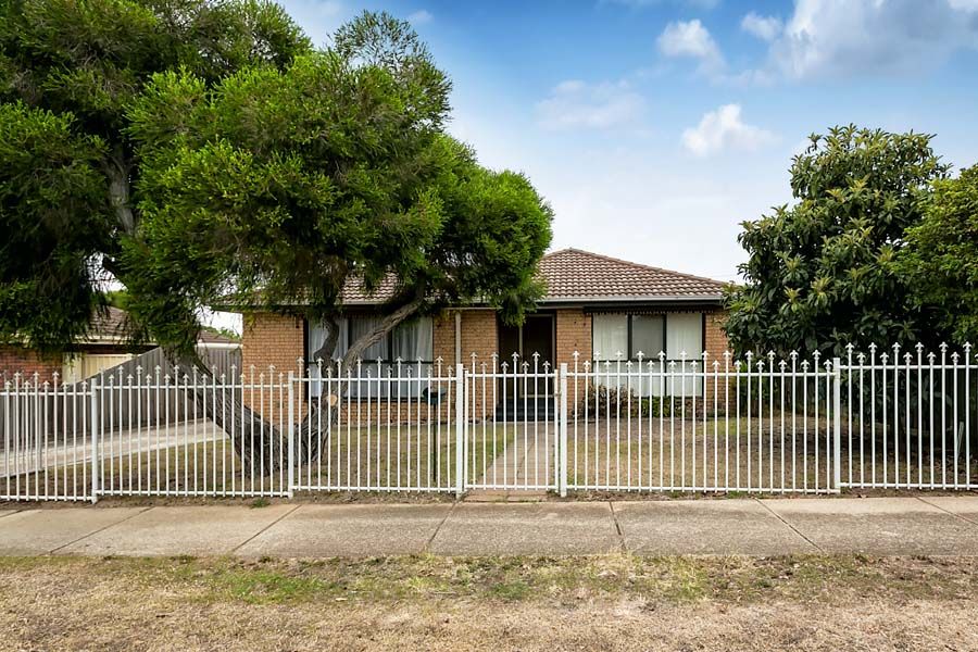 73 Centenary Avenue, MELTON, VIC 3337