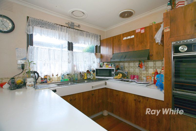 5 Gumbuya Close, EUMEMMERRING, VIC 3177