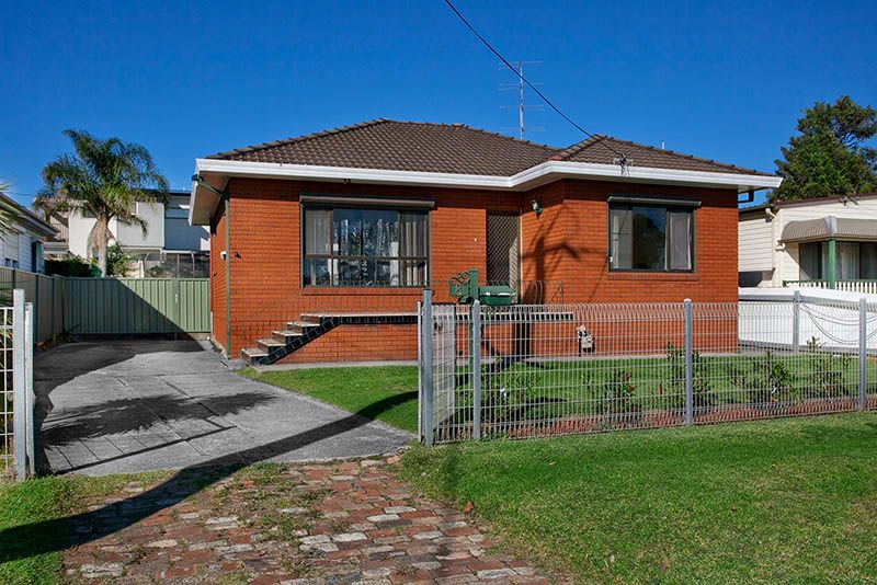 8 Jason Avenue, BARRACK HEIGHTS NSW 2528