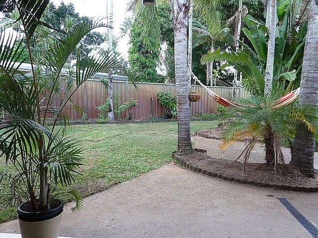 HOLLOWAYS BEACH, QLD 4878