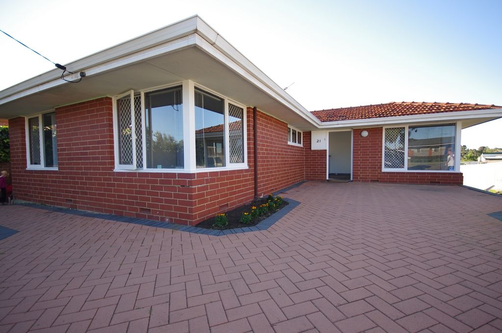 21 Roxwell Way, GIRRAWHEEN, WA 6064