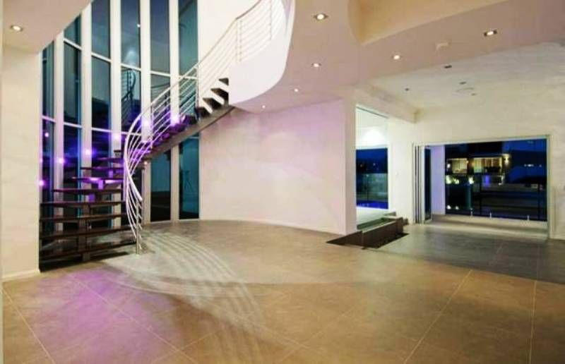 25  Knightsbridge Parade, SOVEREIGN ISLANDS, QLD 4216