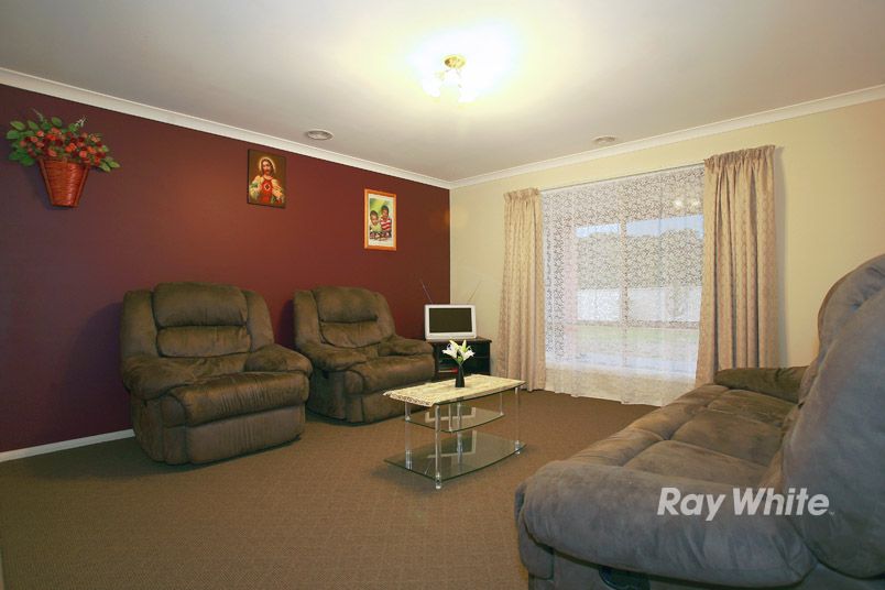 31 Broad Oak Drive, CRANBOURNE EAST, VIC 3977