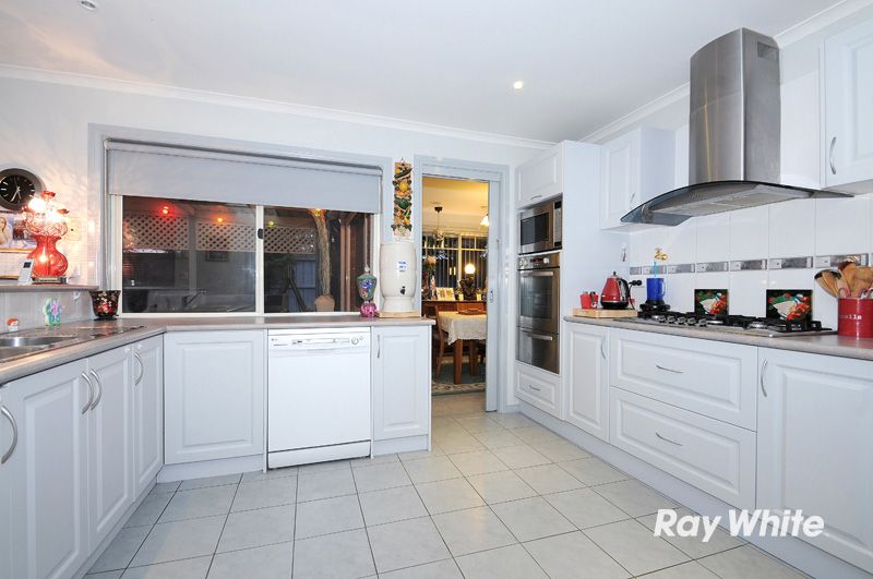 2 Greenbriar Way, CRANBOURNE WEST, VIC 3977