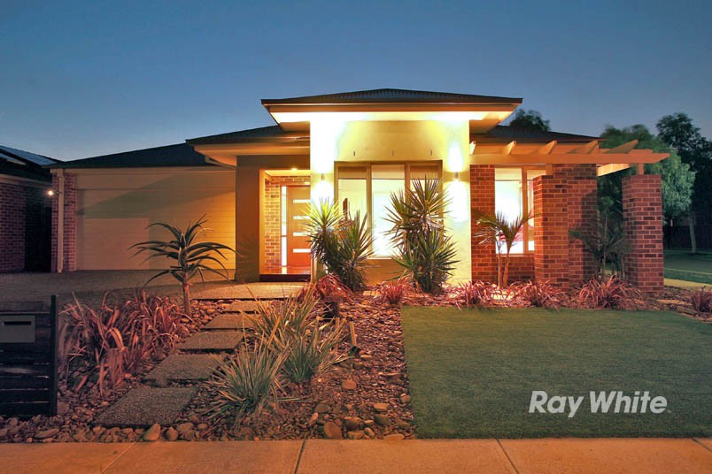 7 Flash Dan Drive, CRANBOURNE, VIC 3977