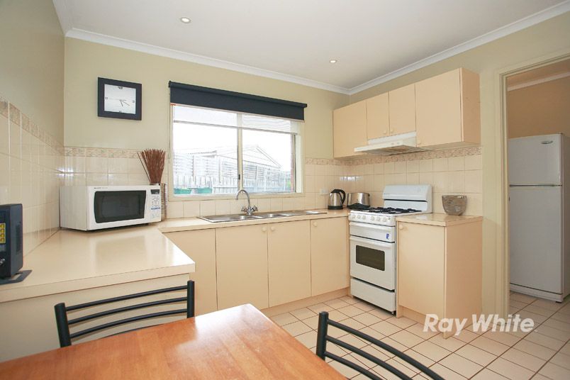 4 Ruffles Court, CRANBOURNE WEST, VIC 3977