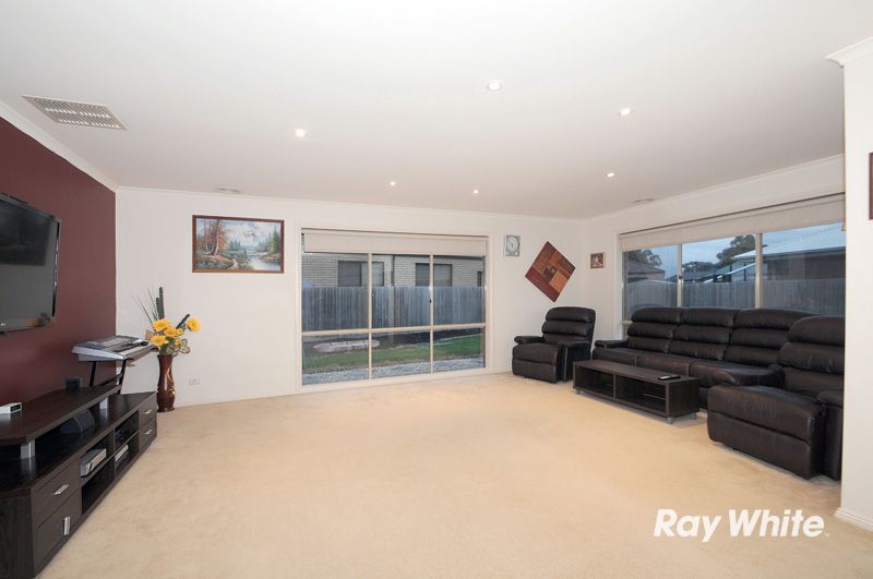 25 Ratcliffe Way, LYNBROOK, VIC 3975