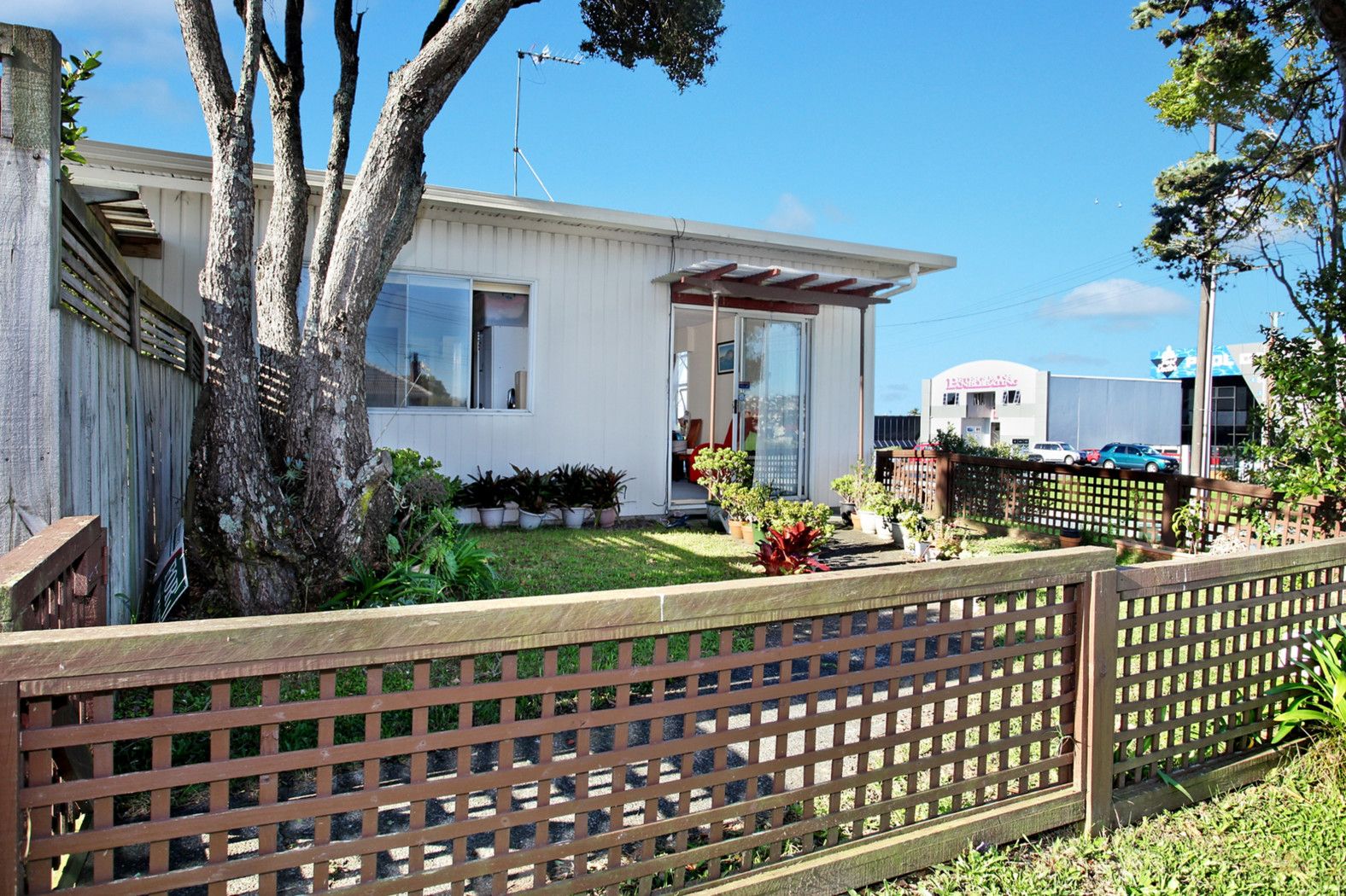 1-200 Chivalry Road, GLENFIELD, North Shore City