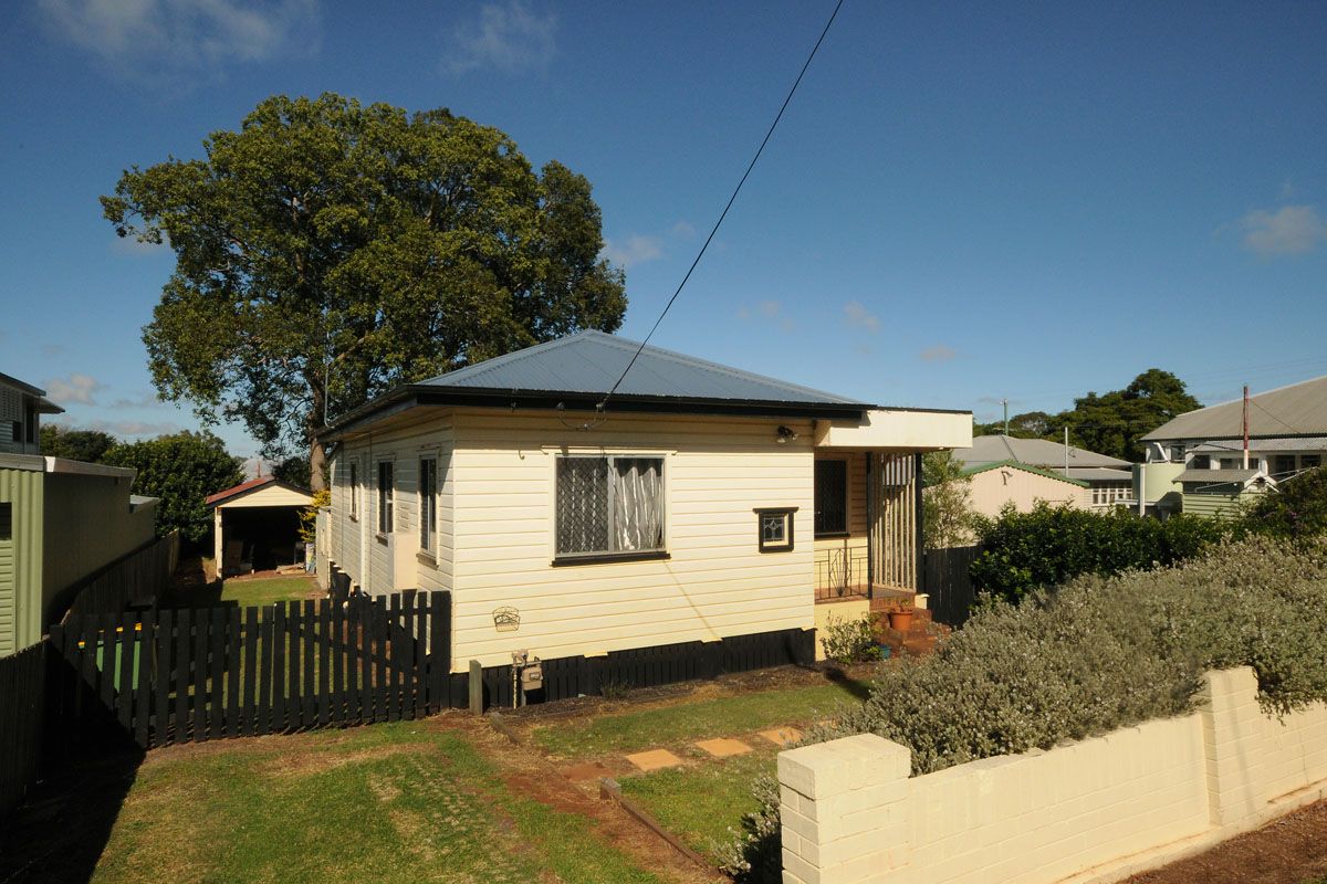 66 Alford Street, MOUNT LOFTY QLD 4350