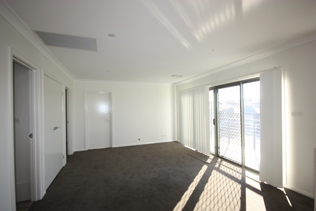 11 Lombardi Circuit, ORAN PARK, NSW 2570