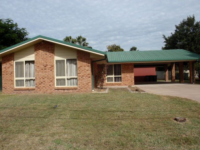 17 Dawn Crescent, EMERALD, QLD 4720