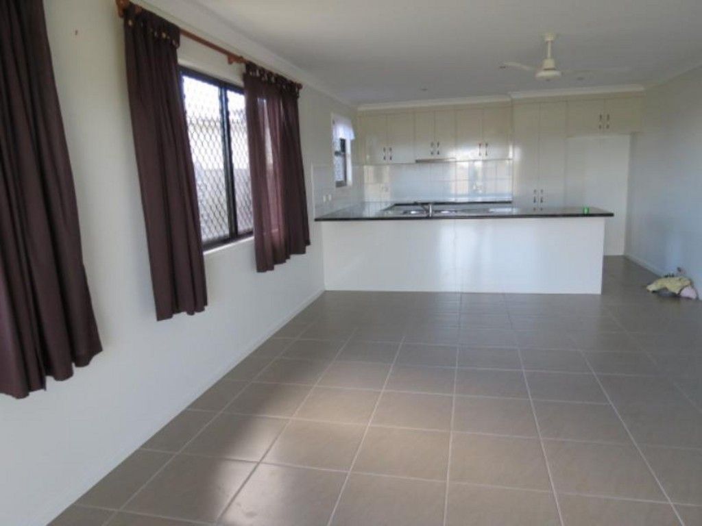 4/15 Singleton Court, EMERALD, QLD 4720