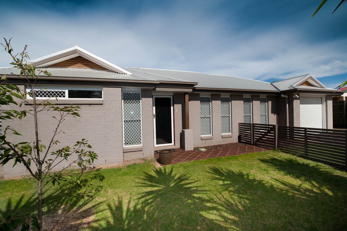 Unit 1/18 Sambar Court, Kearneys Spring, QLD 4350