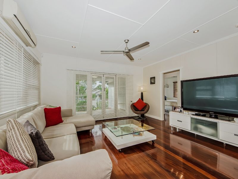 94 Turpin Road, LABRADOR, QLD 4215