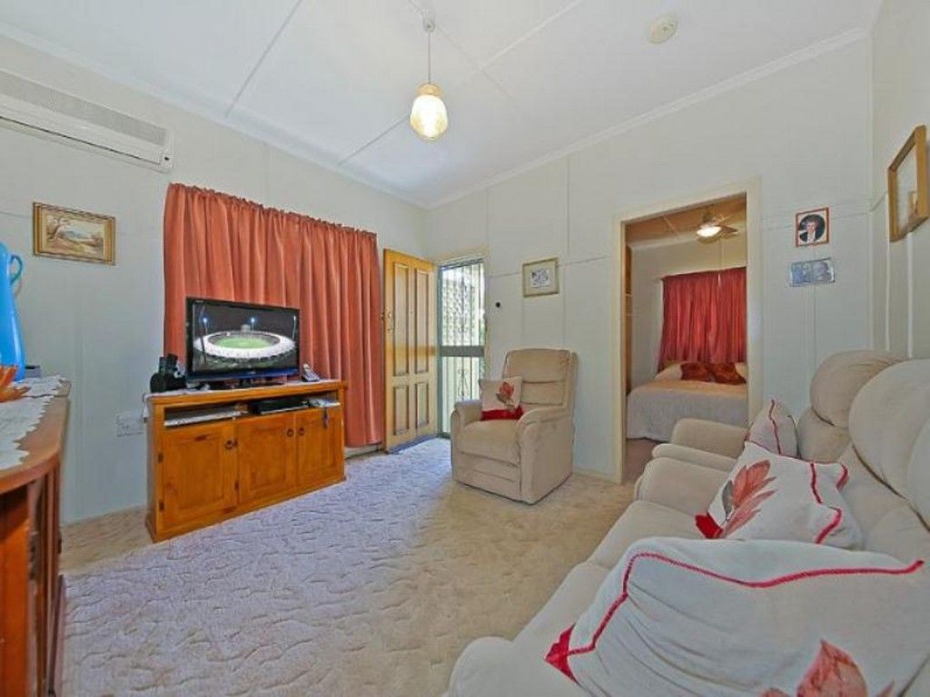 27 Flower Street, WOOLLOONGABBA, QLD 4102