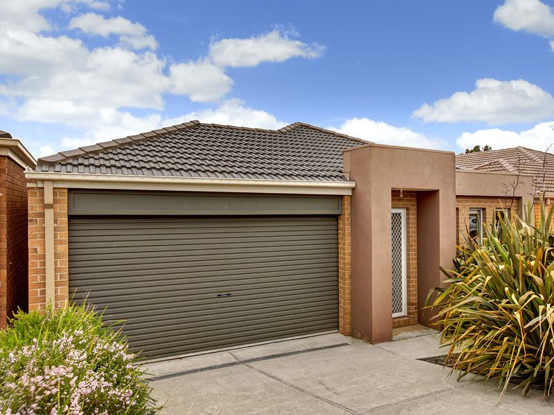 8 Rowanval Terrace, MERNDA VIC 3754