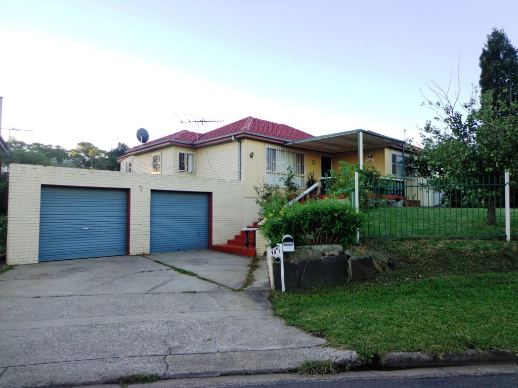 19 Baudin Crescent, FAIRFIELD WEST NSW 2165
