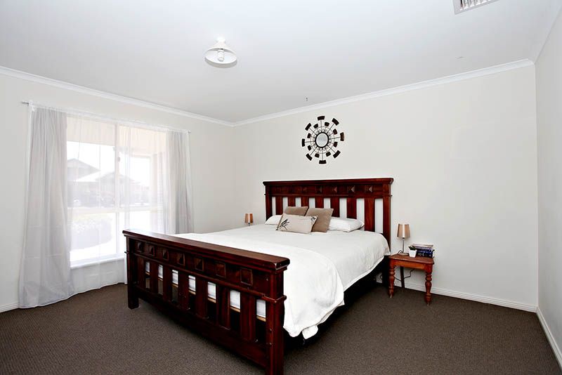 12 Vine Parade, MUNNO PARA WEST, SA 5115