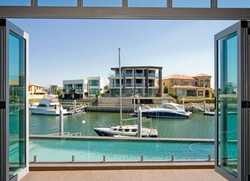 13 Royal Albert Crescent, SOVEREIGN ISLANDS, QLD 4216