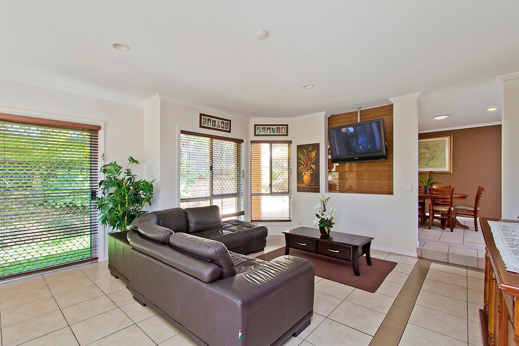 2 Manor Close, ROBINA, QLD 4226