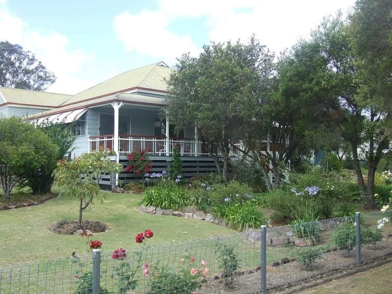 3 Albert Street, CROWS NEST QLD 4355