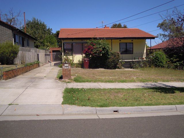 5 Stenocarpus Drive, DOVETON, VIC 3177