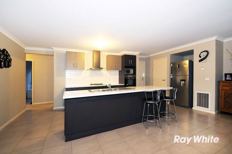 50 Bradford Drive, CRANBOURNE EAST, VIC 3977