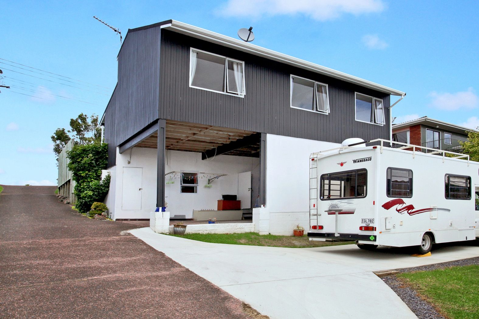 44A Sunset Road, GLENFIELD, North Shore City