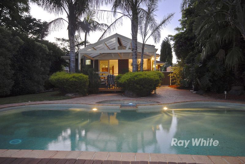 33 Wakley Crescent, WANTIRNA SOUTH, VIC 3152