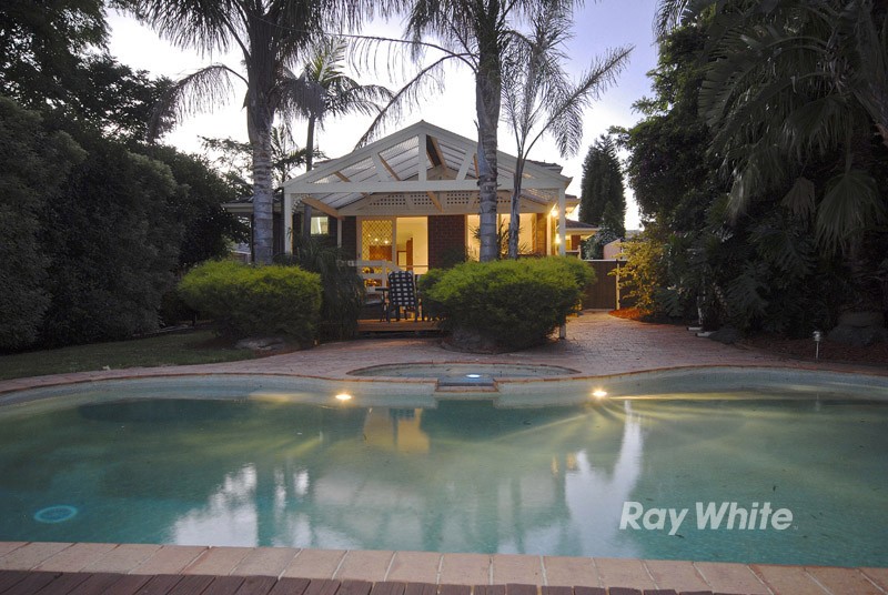 33 Wakley Crescent, WANTIRNA SOUTH, VIC 3152