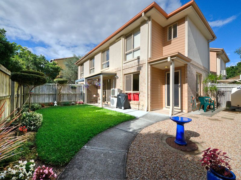 70 Douglas Street, GREENSLOPES QLD 4120