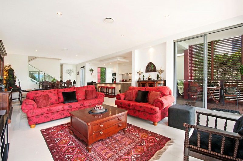 7004a Vista Drive, BENOWA QLD 4217