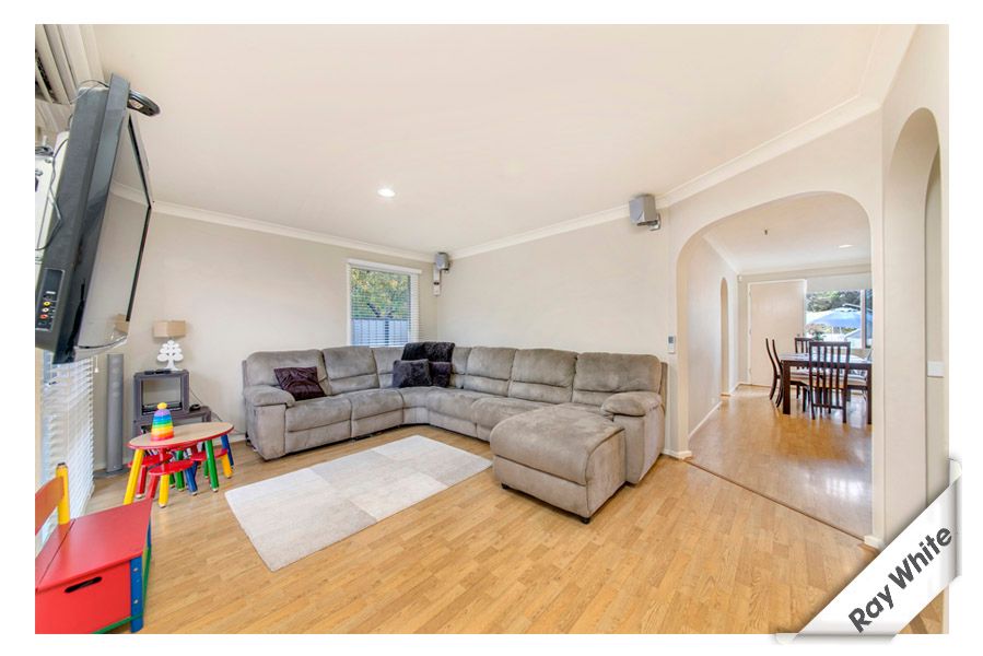 4 Moulder Court, CHARNWOOD, ACT 2615