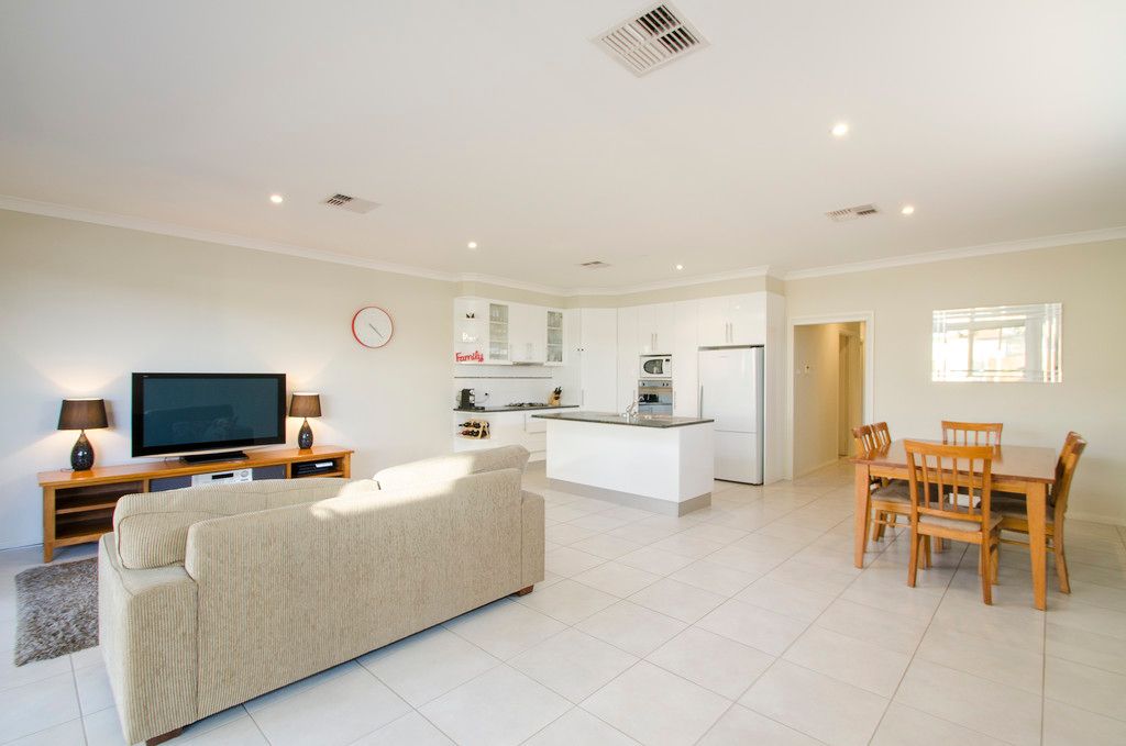 15 Dalkeith Avenue, DOVER GARDENS, SA 5048