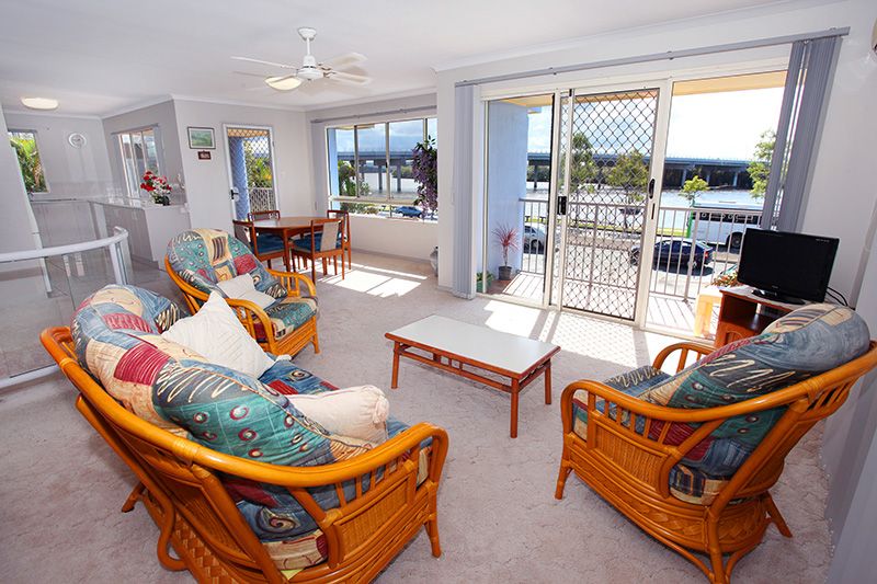 1/217 Bradman Avenue, MAROOCHYDORE, QLD 4558