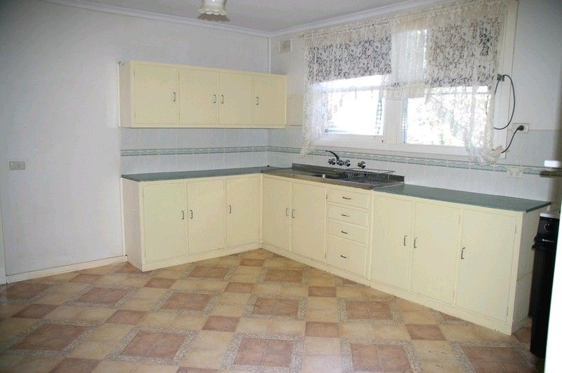 11 Myrtle Street, RENMARK, SA 5341