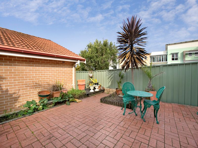 3/7 Lenna Place, JANNALI, NSW 2226