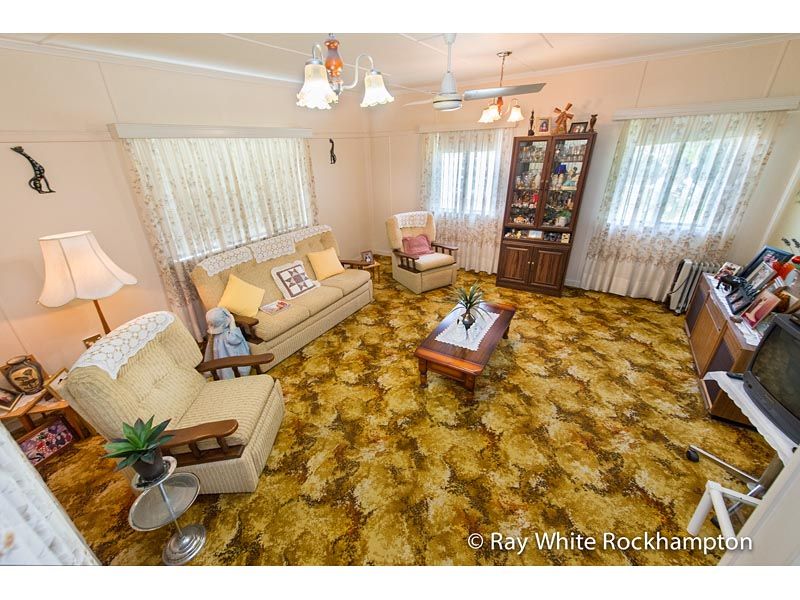 2 medcraf Street, PARK AVENUE, QLD 4701