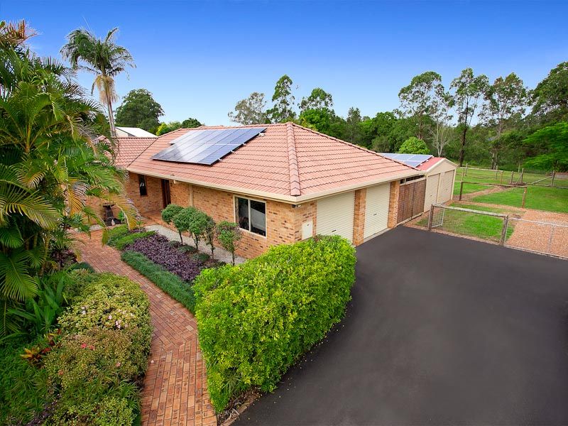 48 Drapers Road, EATONS HILL, QLD 4037