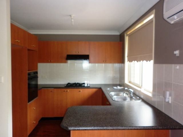 19 Ferraro Crescent, WEST HOXTON, NSW 2171