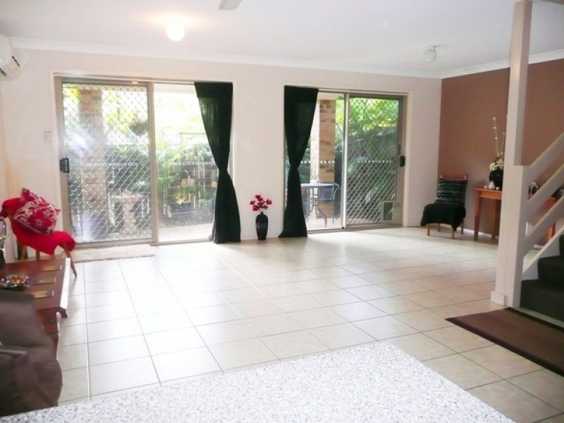 220 Christine Avenue, BURLEIGH WATERS QLD 4220