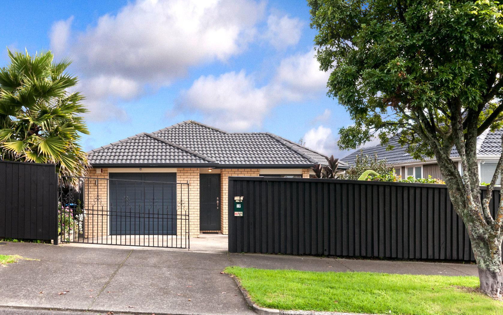 27 Waddell Avenue, POINT ENGLAND, Auckland City