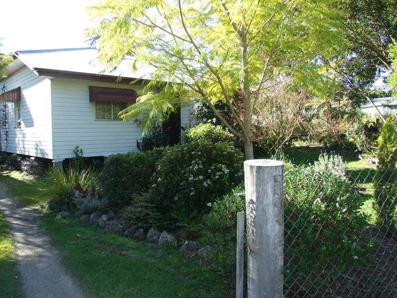 34 South Street, CROWS NEST QLD 4355